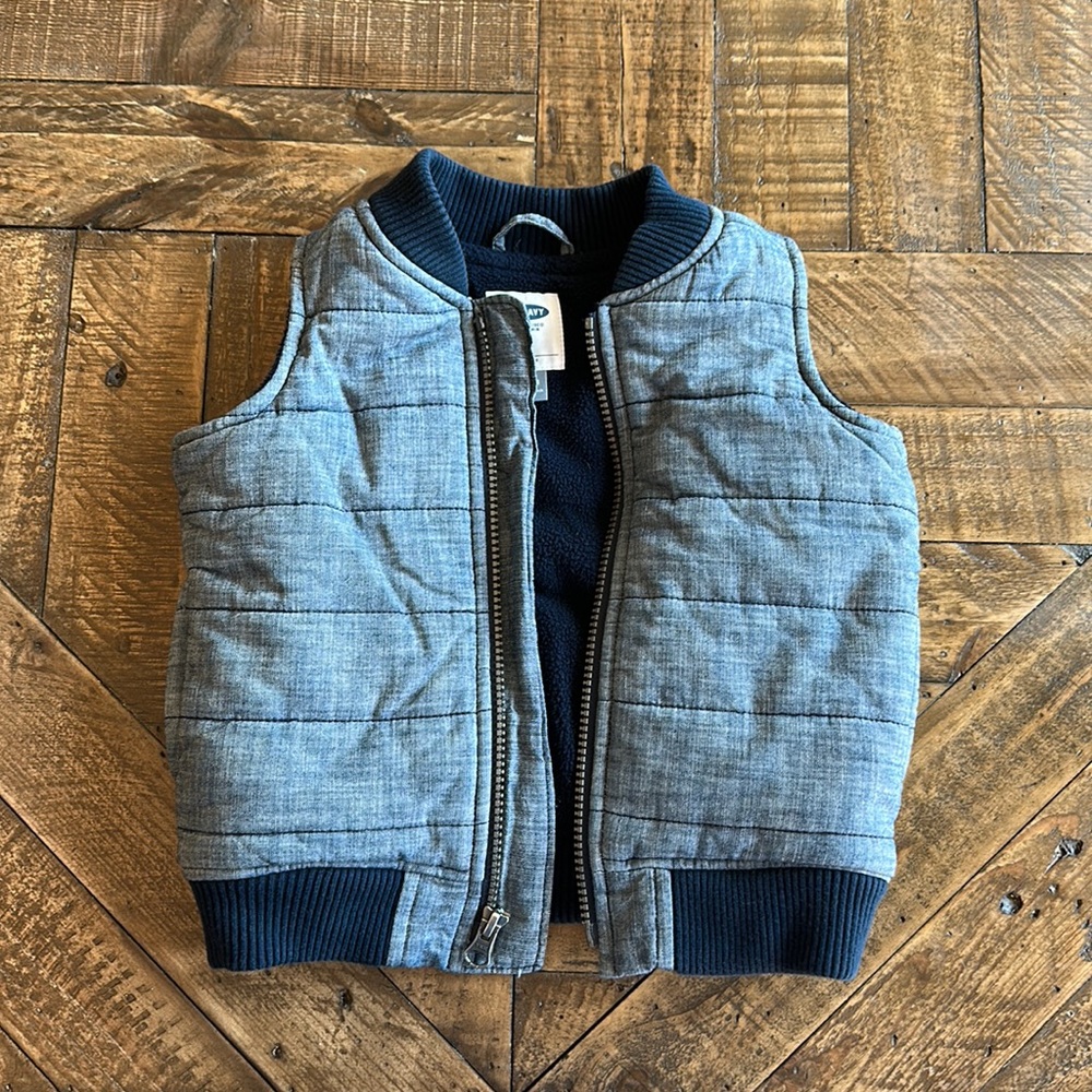 Old navy fleece lined chambray vest size 18-24 mo